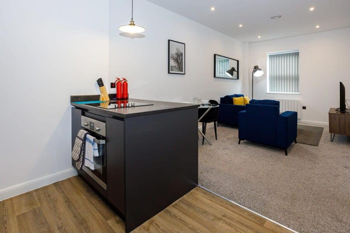 Contemporary 1 Bed Apartment Central Bolton Exterior photo
